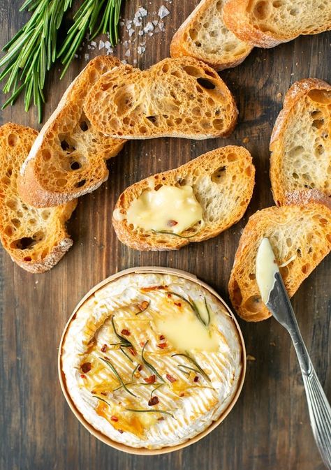 Cheesy, gooey, slightly spicy and ready in just 20 minutes – Baked Camembert is the best ever appetizer to share! #cheese #french #appetizer thepetitecook.com Camembert Cheese Recipes, Camembert Recipe, Baked Camembert Recipe, Camembert Recipes, Best Appetizers Ever, Apples And Honey, French Appetizers, Country Dinner, Baked Camembert