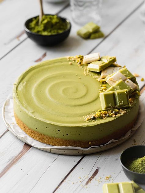 Matcha Cheesecake (No Bake, Vegan) - Addicted to Dates Vegan Matcha Cheesecake, Matcha Cheesecake No Bake, Green Cheesecake, Pistachio Cheesecake Recipe, Cake Matcha, Creamy Matcha, Cheesecake No Bake, Vegan Tarts, Pistachio Cheesecake