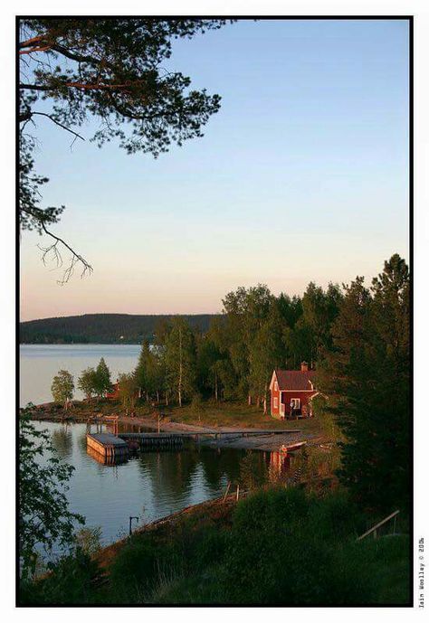 Waterside House, Swedish Cottage, Swedish House, Summer Inspiration, Cabins In The Woods, Pretty Places, Country Life, Scandinavia, Summer House