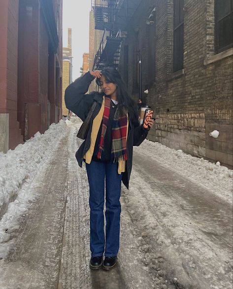 Winter Fits 90s, Winter Fits New York, Flea Market Outfit Winter, Cute Winter Outfits Nyc, Amsterdam Style Winter, November Outfits 2023, Cold Winter Layering Outfits, How To Dress For Cold Weather, Ireland Outfits Winter