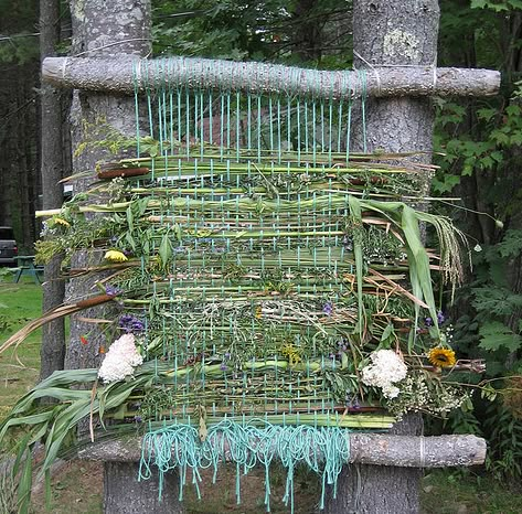 This would be fun to have set up and each person who wants weaves an item into the art work. Nature Weaving, Weaving For Kids, Natural Play, Fun Outdoor Activities, Nature School, Outside Play, Deco Nature, Natural Playground, Outdoor Classroom