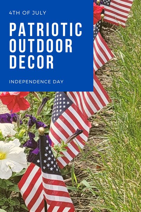 Patriotic outdoor decoration for the garden, house, yard or as a gift. We can show our appreciation for the service and sacrifice of military personnel by displaying patriotic decor. Memorial Day Yard Decor, Patriotic Flower Arrangements, Patriotic Outdoor Decor, Bench Area, Small American Flags, Patriotic Flowers, Fourth Of July Decorations, White Fence, House Yard