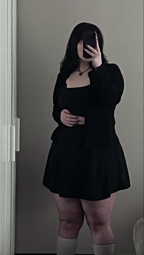 Skirt Curvy Outfit, Goth Gf Aesthetic, Gorditas Aesthetic, Gf Aesthetic, Black Skirt Outfit, Dark Outfit, All Black Outfits, Plus Size Baddie, Black Skirt Outfits