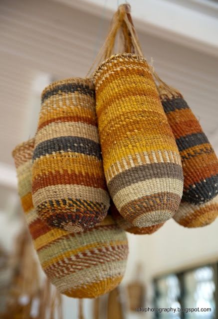 Tofu Photography, Traditional Bags, World Street, Willow Weaving, 20 June, Newspaper Basket, Woven Bags, Woven Baskets, African Baskets