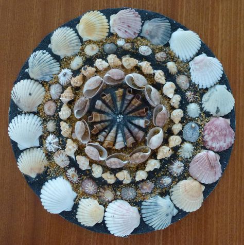 Seashell Mandala, Shell Mandala, Shell Art, Mandala Art, Art Classes, Sea Shells, Shells, Coloring Pages, Color