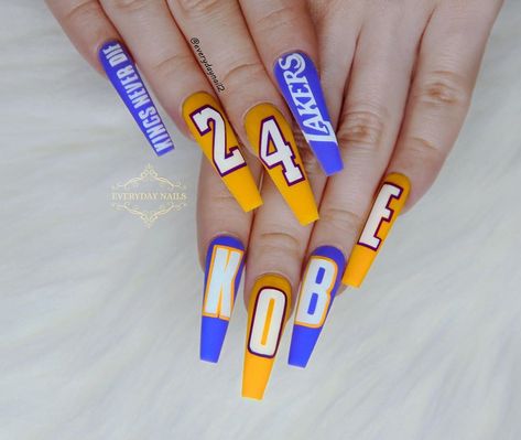 Johnny “Swagger” Nguyen on Instagram: “KOBE BRYANT 24 ❤️ 🥇🏆Kings Never Die🏆🥇 DM @everydaynail2  for all your glow in the dark stickers @bluestreakcrystals 💎 use code “JOHNNY5”…” Kobe Bryant Nails, Laker Nails Design, Nba Nails, Lakers Nails, Basketball Nail Designs, Basketball Nails, Glow In The Dark Stickers, Everyday Nails, California Nails