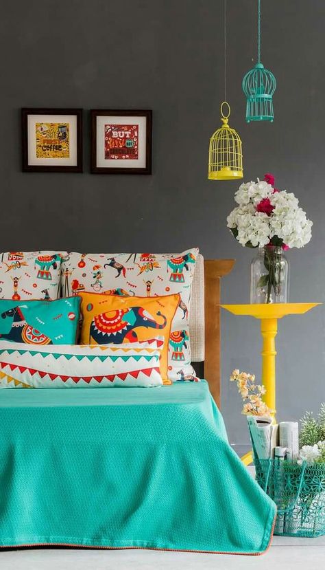 Deco Hippie, Indian Bedroom Design, Bedroom Paint Ideas, Indian Room, Indian Bedroom Decor, Indian Room Decor, Indian Bedroom, Colourful Living Room Decor, Carnival Circus