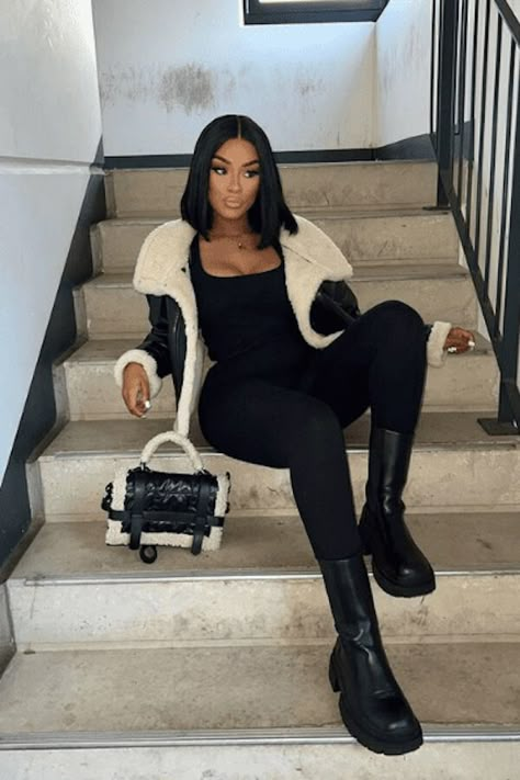 Fall Outfits 2023 Leggings, Casual Fits Winter, Fashion Nova Winter Outfits, Autumn Outfits Black Women, Winter Date Night Outfits, Outfit Boots, Zara Bag, Mode Zara, Skandinavian Fashion