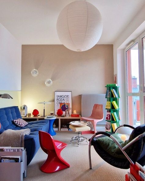 Eclectic Scandinavian Living Room, Pop Art Aesthetic Room, Post Modern Interior Design, Home Decor Ideas Bedroom, Retro Living Rooms, Kitchen Home Decor, Apartment Decor Inspiration, Decor Ideas Bedroom, Home Decor Living Room