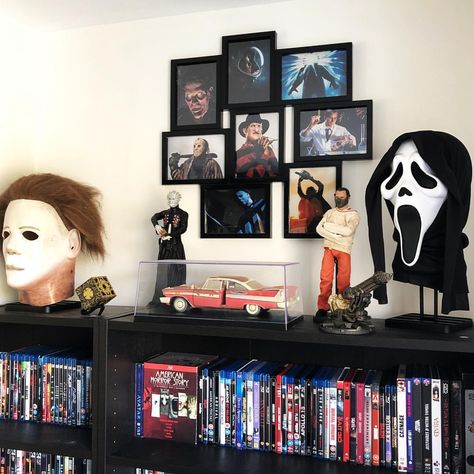 Horror Room Ideas, Halloween House Decor, Horror Bedroom, Horror Aesthetics, Horror Movie Decor, Geek Cave, Goth House, Single Living, Horror Room