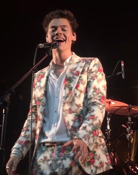 Live On Tour, Harry Styles Live On Tour, Harry Styles Live, Haikou, Harry Styles Wallpaper, Harry Styles Pictures, Harry Styles Photos, Mr Style, The Perfect Guy