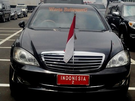 Mobil Wakil Presiden RI - 2 #Wartabuitenzorg 2 Red And White Flag, Small Flags, Flag Background, Wi Fi, Red And White, Bmw Car, Sports Car, Suv Car, Flag