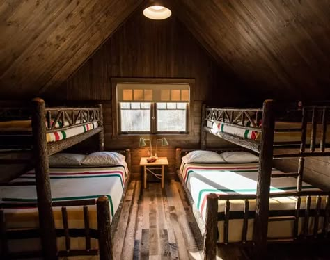 Hunting Cabin Ideas Interiors, Cabin Bunk Room Ideas, Bunk House Plans, Bunkhouse Ideas Guest Cabin, Cabin Loft Ideas, Bunk Cabin, Living Room Dark Academia, Cabin Bunk Room, Adirondack House