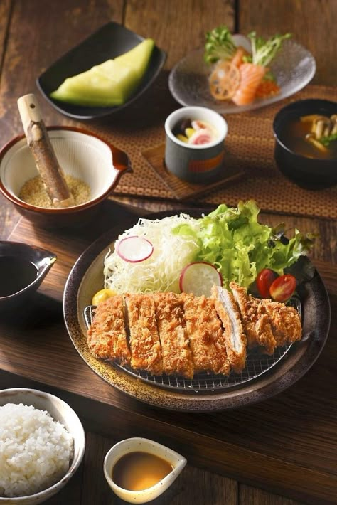 Japanese Food Menu, Katsu Recipes, Thai Food Menu, Asian Food Photography, Food Innovation, Food Pic, Food Photoshoot, Food Street, Food Drink Photography