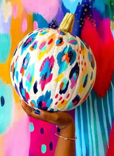 Easy Pumpkin Painting Ideas, Easy Pumpkin Painting, Painted Pumpkin Ideas, Pumpkin Painting Party, Creative Pumpkin Painting, Hey Pumpkin, Traditional Pumpkin, Hand Painted Pumpkin, Pumpkin Painting Ideas