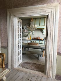 Maison Decor: A FANCY French Dollhouse Kitchen Homemade Miniatures, Dollhouse Details, Diy Scale, Dollhouse Remodel, Country Dollhouse, Dollhouse Kitchens, Country Kitchen Lighting, Dollhouse Rooms, French Dollhouse