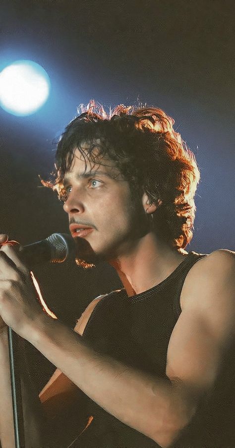 Chris Cornell Audioslave, Chris Cornell Hair, Chris Cornell Drawing, Soundgarden Aesthetic, Chris Cornell Aesthetic, Chris Cornell Short Hair, Chris Cornell 90s, Chris Cornell Young, Audioslave Chris Cornell