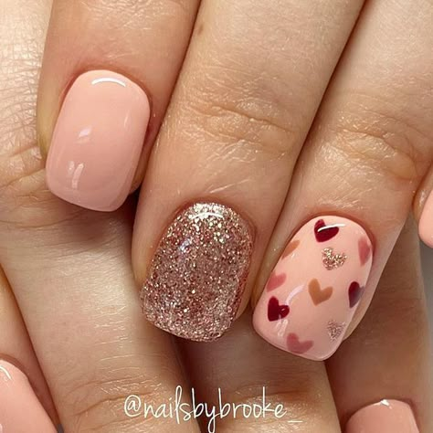 January Shellac Nail Ideas, Nail Art With Heart Design, Pink Autumn Nails, Girly Fall Nails, September Nail Ideas 2024, Neutral Valentines Nails, Cute Nails Fall, Cute Fall Nail Designs, Valentine Nail Ideas