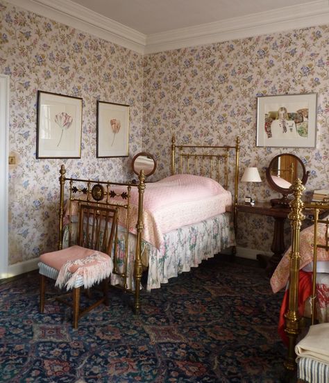 Victorian Rooms Bedrooms, Victorian Bedroom Aesthetic, Victorian Bedding, Victorian Nursery, Victorian Rooms, Victorian Room, Victorian Bed, Antique Bedroom, Victorian Bedroom