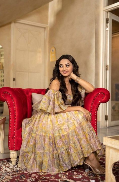 Actress Photoshoot, Women's Day 8 March, Helly Shah, Tv Streaming, Hacks Clothes, Indian Gowns Dresses, Indian Gowns, Beauty Images, Indian Aesthetic