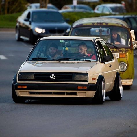 Vw Buzz, Jetta Mk1, Vw Polo Gti, Vw R32, Jetta Gti, Art In Motion, Slammed Cars, Vw Mk1, Golf Mk5