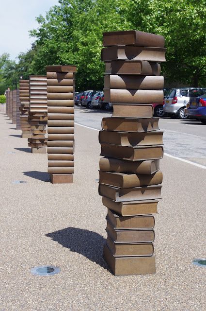 20 Book-Themed Sculptures And Installations From Around The Globe - BOOKGLOW Book Installation, Book Art Sculptures, Pile Of Books, University Library, Book Sculpture, Cambridge University, Cool Books, Books Art, World Of Books