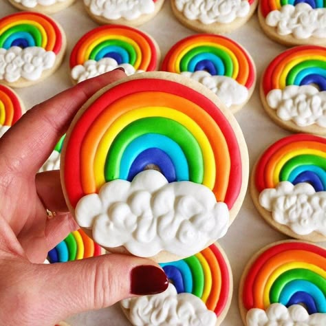 Rainbow cookies Easy Rainbow Cookies, Rainbow Sugar Cookies Royal Icing, Rainbow Cookies Decorated, Rainbow 1st Birthday Cookies, Pride Desserts, Cookies Arcoiris, Rainbow Cookies Pastel, Rainbow Cookie Cake Birthday, Numberblocks Birthday