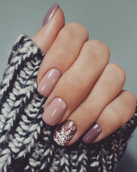 Simple Winter Manicure, Christmas Winter Nails Short, Shellac Nail Designs Winter, Pretty Gel Nails Winter, Shellac Short Nails Winter, Winter Short Gel Nails, Winter Shellac Nails Short, Winter Gelish Nails, Winter Nails Shellac Short