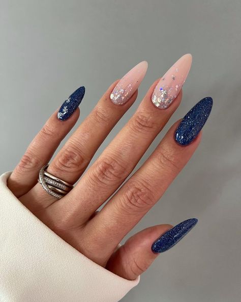 55 GORGEOUS WINTER NAIL DESIGNS TO COPY - Stylin by Sarita January Nails, Diy Glitter, Smink Inspiration, Fake Nails With Glue, Blue Nail Designs, Winter Nail Designs, New Year's Nails, Nail Accessories, Nail Kit