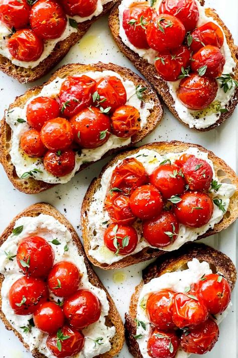 Cherry Tomato Appetizers, Whipped Ricotta Toast, Tomato Appetizers, Ricotta Crostini, Finger Food Recipes, Toasted Crostini, Tomatoes On Toast, Crostini Appetizers, Ricotta Toast