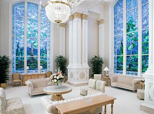 21 Beautiful Celestial Rooms Around the World (Photos) Temple Glass, Celestial Room, Temple Lds, Mormon Temples, Temple Pictures, Mormon Temple, Lds Temple, Lds Church, Lds Temples