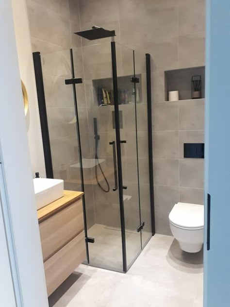 Small Shower Ideas Corner, Stand Up Shower Bathroom, Small Square Bathroom Layout, Bathroom 1.5m X 1.5m, Micro Bathroom, Small Ensuite, Bathroom Design Small Modern, Koti Diy, Small Bathroom Layout