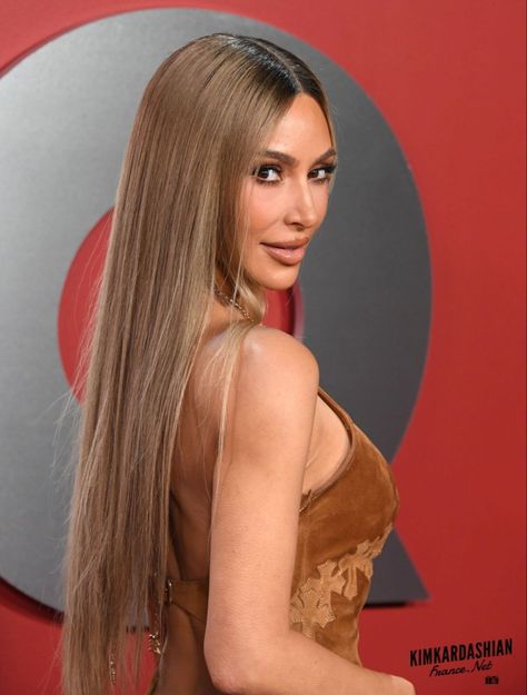 Kim Kardashian Wig, Kardashian Beauty, Kim Kardashian Hair, Kardashian Hair, Gq Men, Kim K, Kim Kardashian, Gq, Blonde Hair