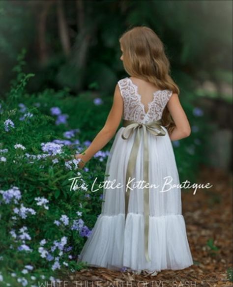 Capture the essence of elegance with our Sleeveless Ivory and White Flower Girl Dress, a classic choice for weddings and special events. This beautiful dress features a harmonious blend of ivory and white tones, creating a look of undThis dress will make your little one feel like a princess. #FlowerGirlDress #ElegantKidsFashion #IvoryWhiteDress #SleevelessFlowerGirl #WeddingAttire #ChildrensFormalWear #TimelessElegance #SpecialOccasionD Bohemian Flower Girl Dress, Bohemian Flower Girl, Boho Flower Girl Dress, Green Flower Girl Dresses, Flower Girl Shirts, Sleeveless Flower Girl Dresses, Girls Fall Dresses, Lace Flower Girl Dress, Boho Flower Girl