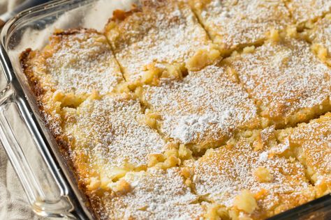 Original St. Louis Gooey Butter Cake Made Easy St Louis Gooey Butter Cake Bars, St Louis Gooey Butter Cake, Casserole Side Dishes, Gooey Butter, Apple Pie Bars, Fresh Strawberry Pie, Chicken Breakfast, Gooey Butter Cake, Hungry Girl