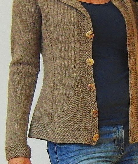 My Handmades: Triangle jacket -test knitting Patterned Cardigans, Cardigan Pattern, Stockinette Stitch, Sweater Knitting Patterns, Jacket Pattern, Knit Outfit, Sweater Pattern, Machine Knitting, Knitting Inspiration