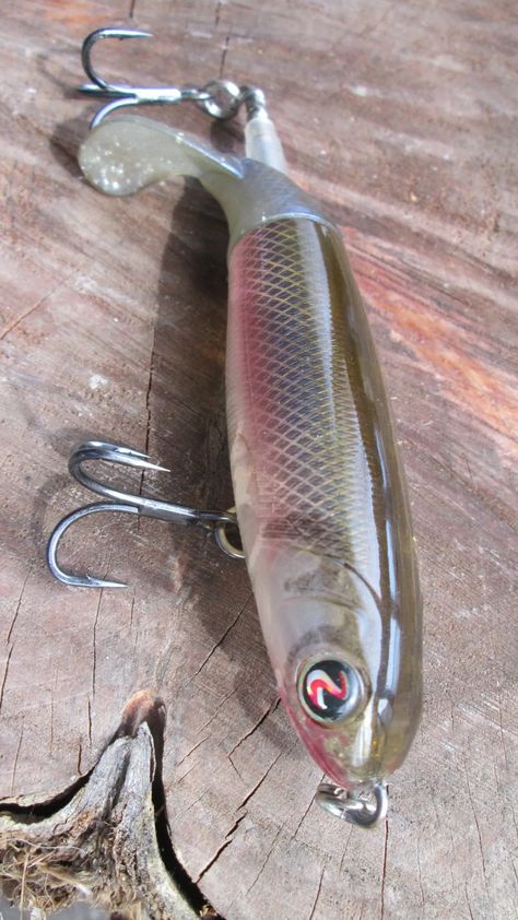 4 reasons why the whopper plopper is the best topwater lure you can buy! - Go Fishing Outdoors Best Bass Lures, Fishing Lures Art, Saltwater Fishing Lures, Homemade Fishing Lures, Fish Tank Design, Topwater Lures, Fly Fishing Lures, Fishing Stuff, Bass Lures