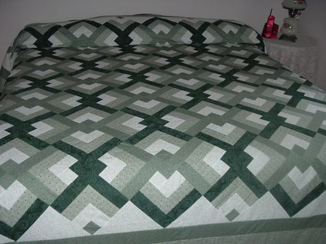 lovers knot quilt | Lover's Knot might make a nice wedding quilt. | I Do. Lovers Knot Quilt Pattern, Lovers Knot Quilt, King Quilt Pattern, Knot Quilt Pattern, Knot Quilt, Plaid Quilts, Quilt Pattern Free, Quilted Toys, Lovers Knot