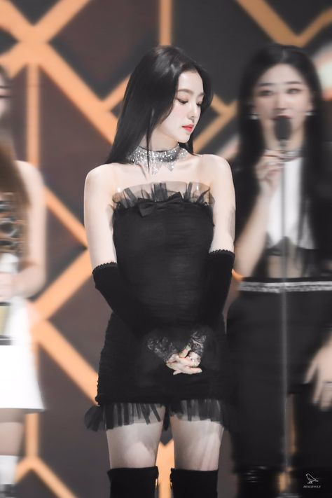 200130 Seoul Music Awards #RedVelvet #Irene Irene Dress, Redvelvet Irene, Velvet Party Dress, Seoul Music Awards, Red Velvet Dress, Red Velvet Joy, Pink Kpop, Red Velvet Irene, Velvet Fashion