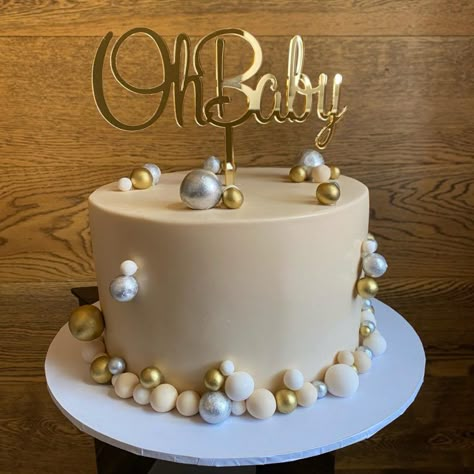 Gender Reveal Cake Neutral Color, Baby Gender Cake Ideas, Gender Reavel Cake Design, Baby Shower Tårta, Baby Shower Cakes Simple, Baby Announcement Cake Ideas, Cake For Gender Reveal, Elegant Gender Reveal Cake, Oh Baby Cake Ideas