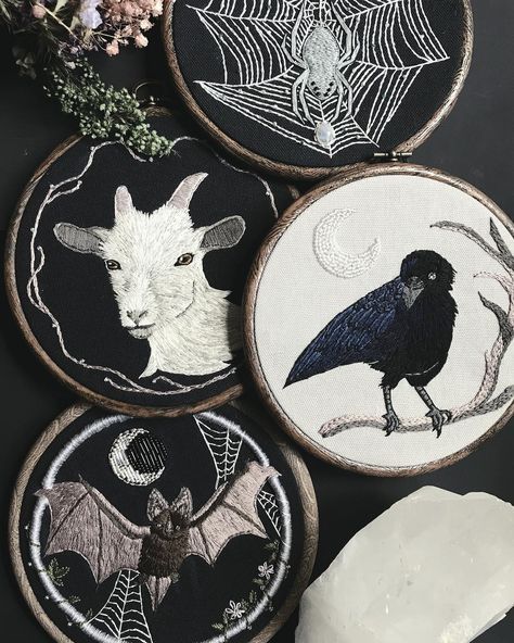 Nerdy Embroidery, Halloween Decor Diy, Diy Halloween Decor, Witch Decor, 자수 디자인, Punch Art, Hand Embroidery Stitches, Modern Embroidery, Hand Embroidery Patterns