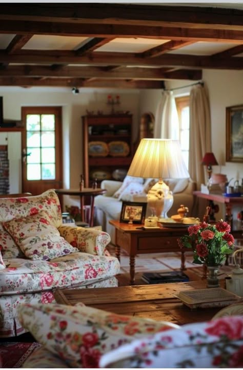 Cottage Couch, Tiny Cottage Interior, Cottage Couches, Cottage Ceiling, Country Cottage Decorating Ideas, Cottage Decorating Ideas, Old House Design, Cottage Vibes, Cottage Decorating