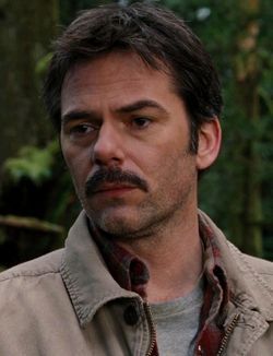 Chef Charlie Swan - Forks, Washington Billy Burke Actor, Charlie Swan, Billy Burke, Twilight Cast, Breaking Dawn Part 2, Twilight Pictures, Hot Dads, Twilight Series, Twilight Fans