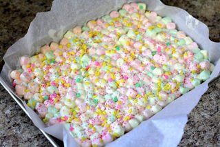 Picture of Transfer to the Pan Light Easter Desserts, Marshmallow Bark, Easter Candy Recipes, Easter Bark, Marshmallow Desserts, Bark Candy, Marshmallow Recipes, Easter Cooking, Easter Marshmallow