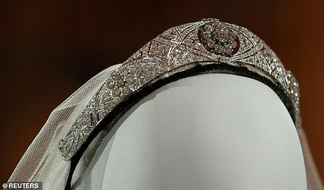 Bandeau Tiara, Royal Wedding Outfits, Royal Wedding Harry, British Crown Jewels, Tiaras Jewellery, Prinz Harry, Royal Crowns, Royal Tiaras, Princess Kate Middleton