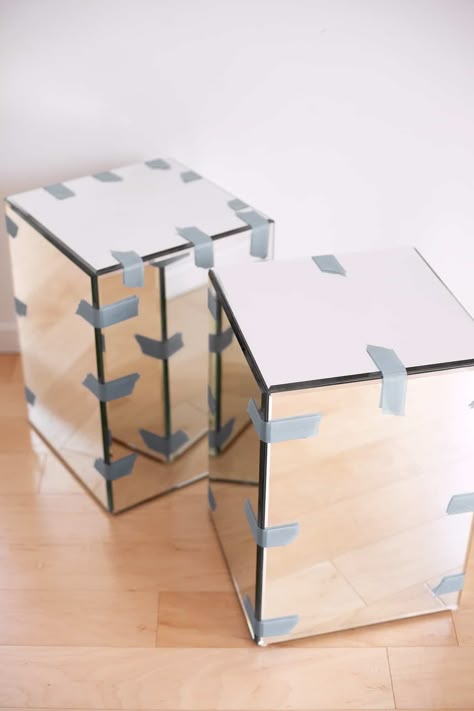 Mirror Side Table Bedroom, Mirrored Table Decor, Diy Mirrored Furniture, Mirrored Side Tables, Mirror Side Table, Ikea Mirror, Diy Storage Rack, Diy Side Table, Cube Table