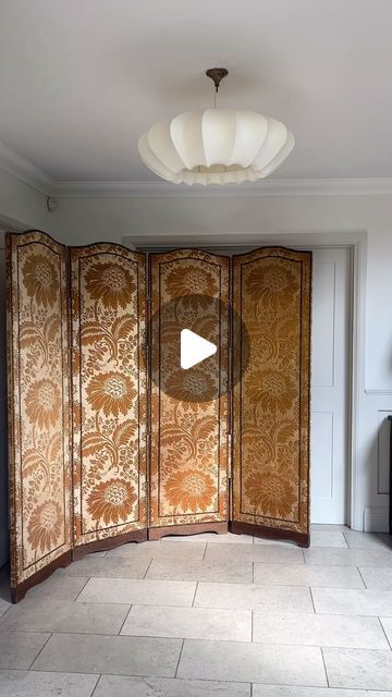 MAUD VAUGHAN INTERIORS on Instagram: "Bringing in seasonal tones with this exquisite antique screen. Paris C.1930. Solid oak frame upholstered in the original silk damask by Parisian fabric house Lelièvre (founded 1914)

#interiordesign 
#interiores 
#parisianstyle 
#silkdamask 
#silkmohair 
#autumncolors 
#autumnal 
#antiquescreen 
#vintagescreen" Fabric House, Fabric Houses, Parisian Style, Solid Oak, Damask, Fall Colors, Screen, Paris, Interior Design