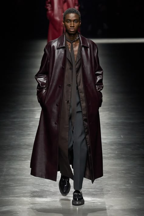 2024 Menswear, Autumn Trends, Long Leather Coat, Men Fashion Show, Straight Jacket, Leather Jacket Outfits, Gucci Leather, Menswear Collection, Gucci Men