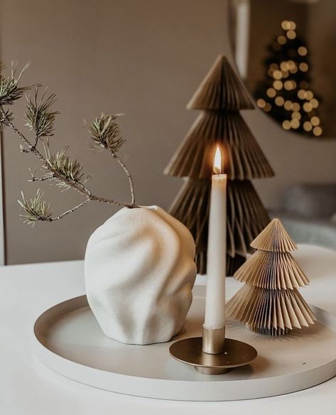 Modern Holiday Centerpiece, Japandi Holiday Decor, Cb2 Christmas Decor, Japandi Christmas Tree, Scandinavian Winter Decor, Japandi Christmas Decor, Minimal Christmas Decorations, Christmas Aesthetic Minimalist, Modern Christmas Tablescape