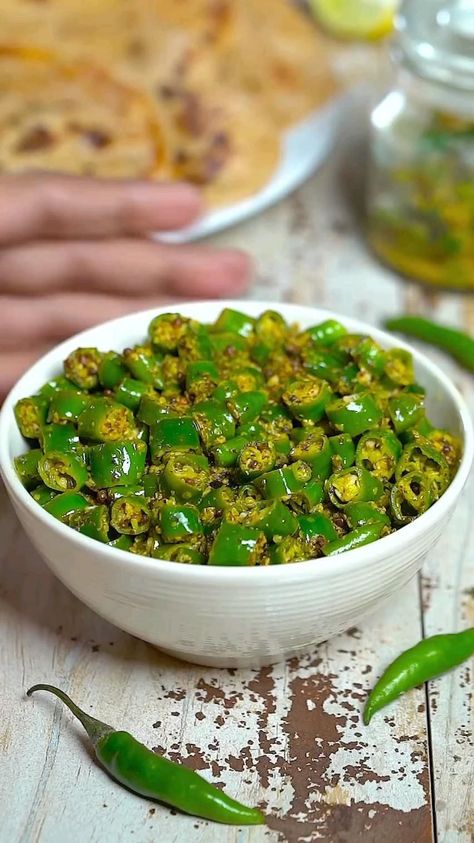 New Dishes Recipes Indian, New Indian Food Recipes, India Recipes Easy, Bread Snacks Indian, Pickles Recipes Indian, Mirchi Recipes, Green Chutney Recipe India, Green Chatni Recipe, Pickel Recipe